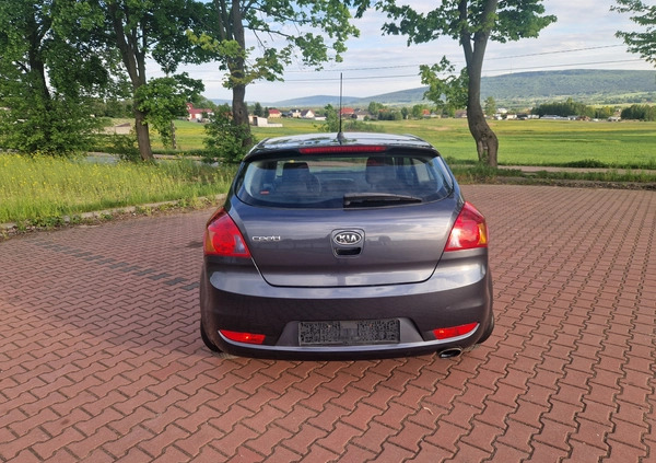 Mazda 3 cena 13900 przebieg: 179000, rok produkcji 2010 z Bodzentyn małe 154